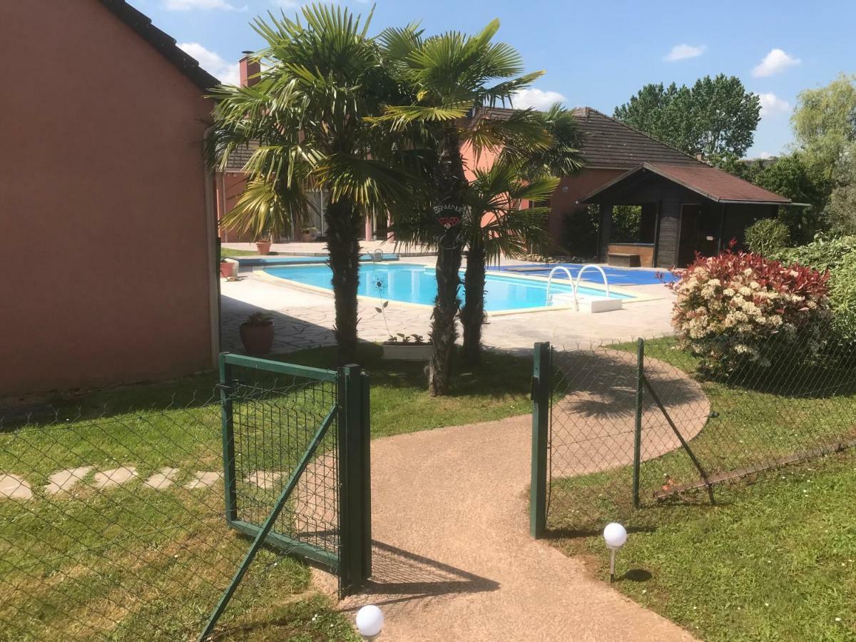 Chambres D'Hotes La Coloniale Varetz Bagian luar foto