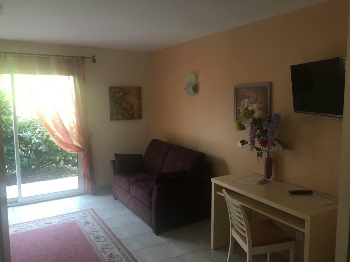 Chambres D'Hotes La Coloniale Varetz Bagian luar foto