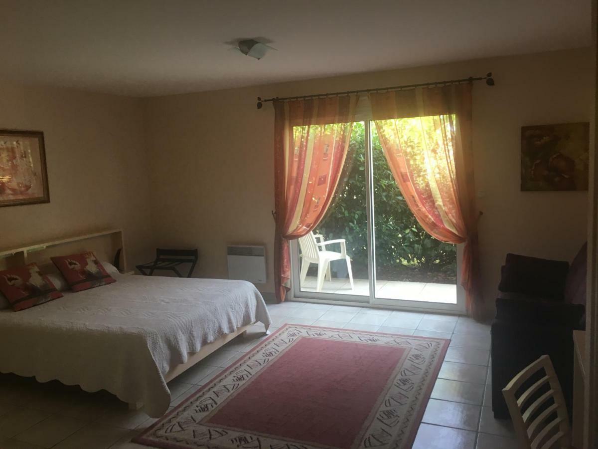Chambres D'Hotes La Coloniale Varetz Bagian luar foto