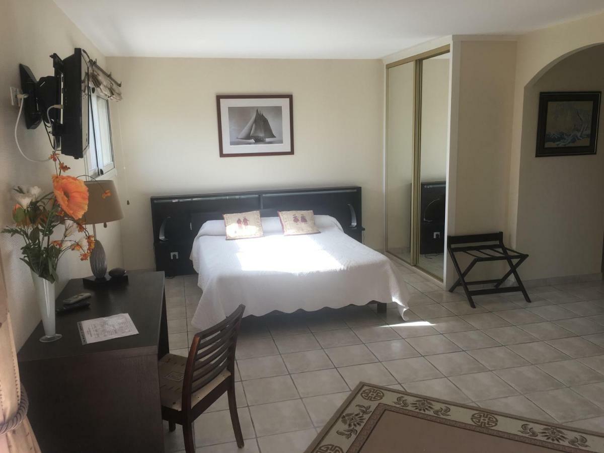 Chambres D'Hotes La Coloniale Varetz Bagian luar foto