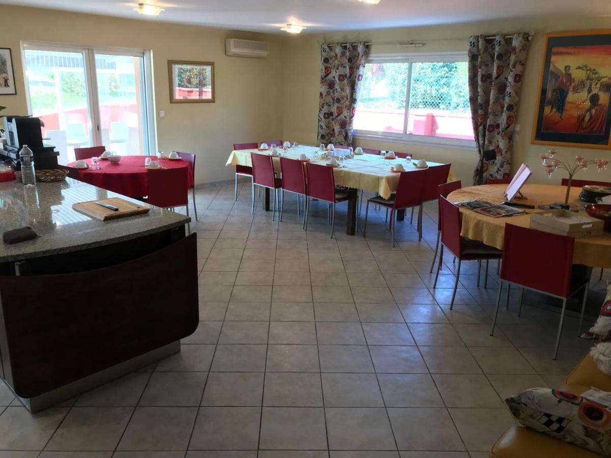Chambres D'Hotes La Coloniale Varetz Bagian luar foto