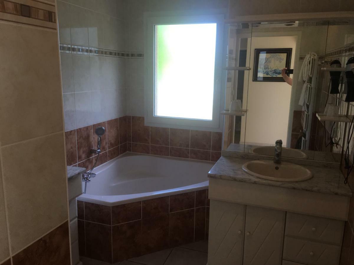 Chambres D'Hotes La Coloniale Varetz Bagian luar foto