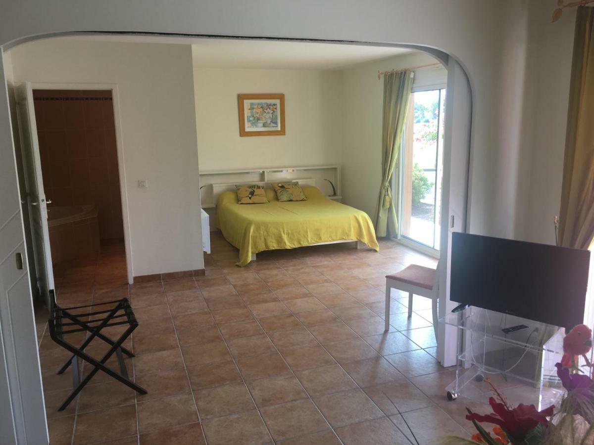 Chambres D'Hotes La Coloniale Varetz Bagian luar foto